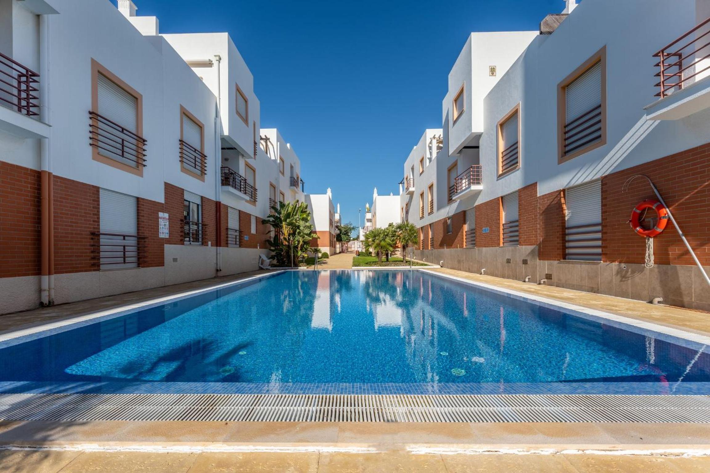 Cozy 2 BDR Flat in Cabanas W/ Pool by LovelyStay view 4