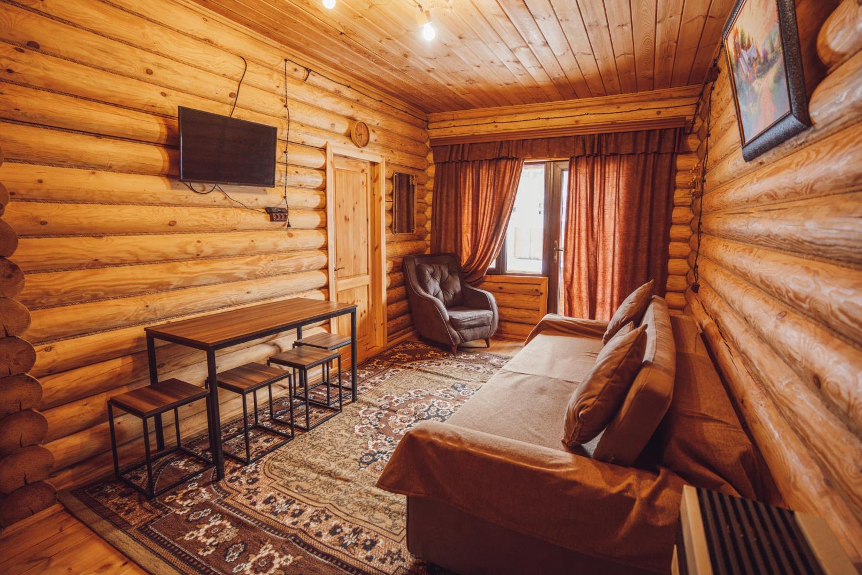 Kingswood Cabins Borjomi