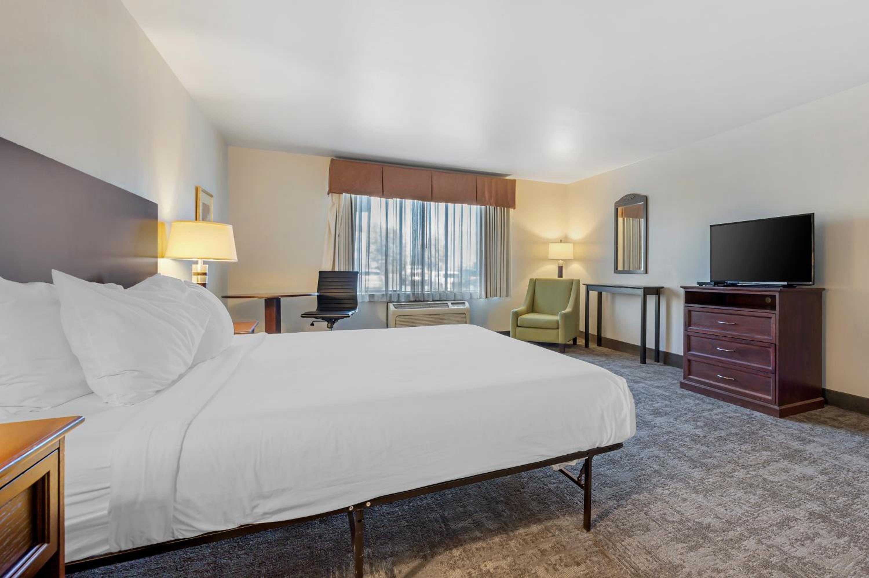 Seaport Inn & Suites view 4