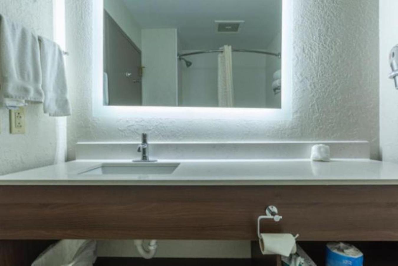 Lancaster Inn  Suites - Property Image 1