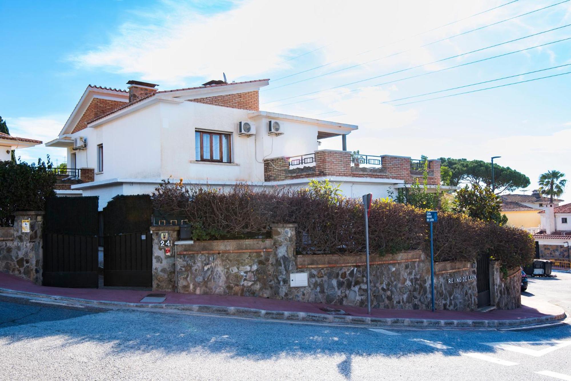 Queen Fabiola Villa, spacius home with private Pool in east Malaga
