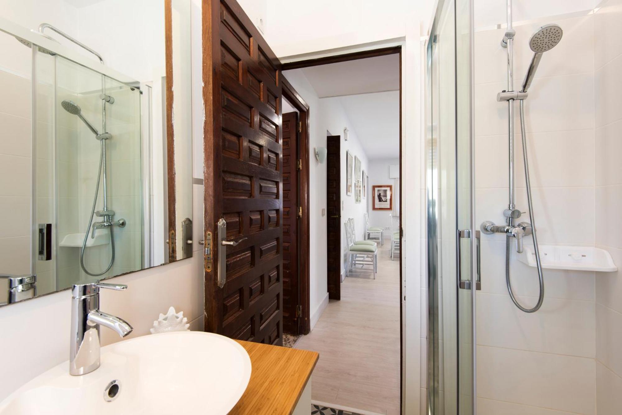 Queen Fabiola Villa, spacius home with private Pool in east Malaga