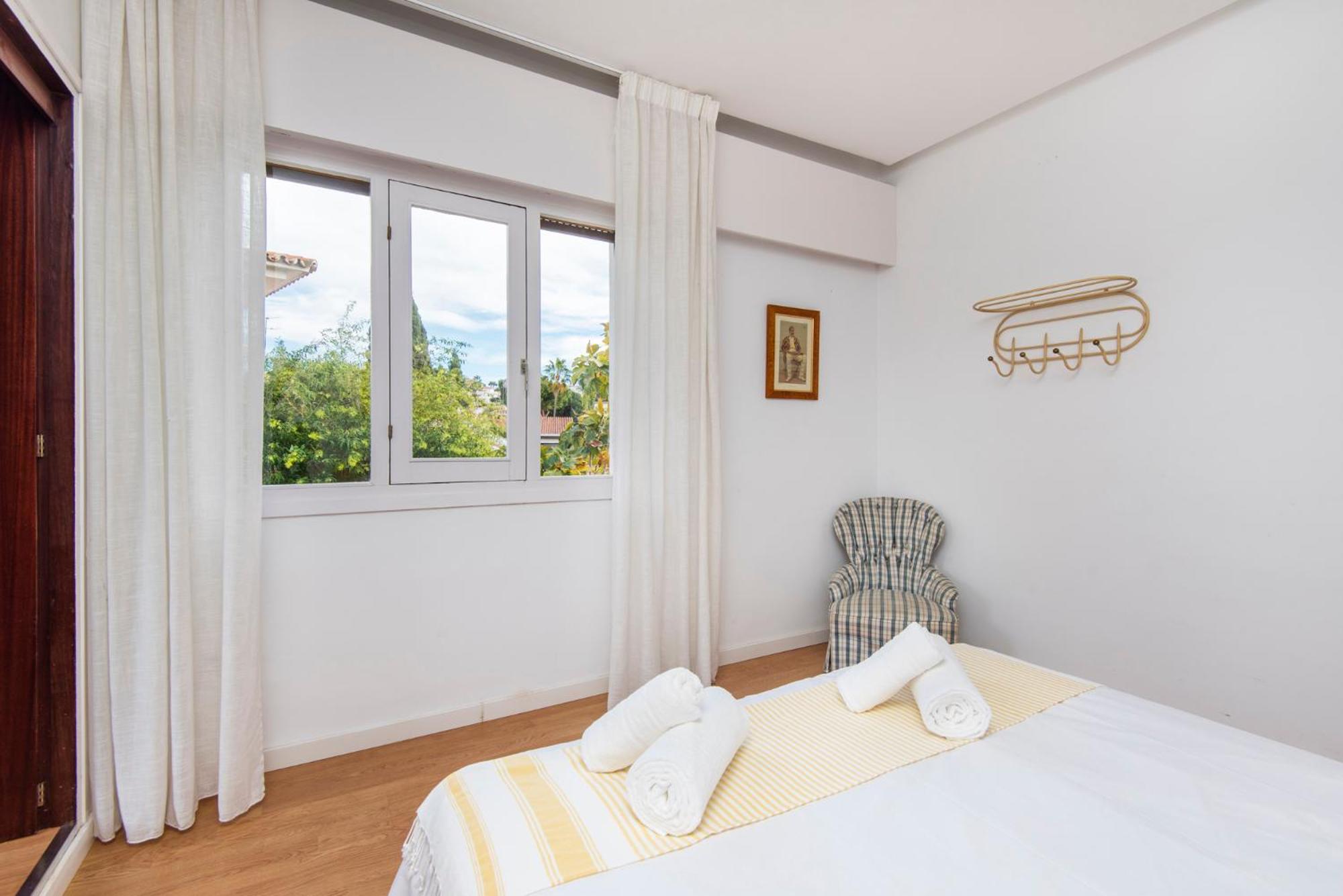 Queen Fabiola Villa, spacius home with private Pool in east Malaga