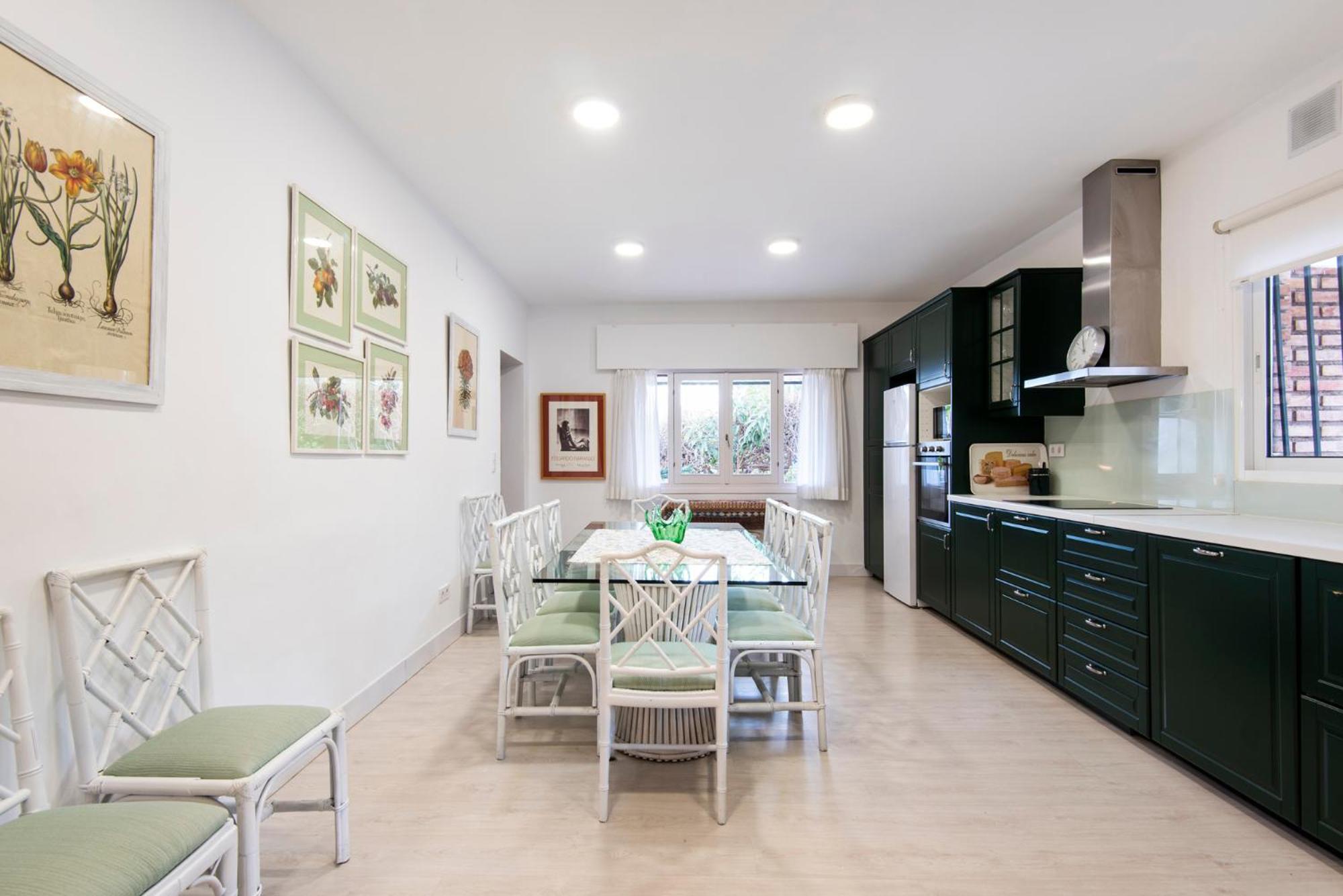Queen Fabiola Villa, spacius home with private Pool in east Malaga