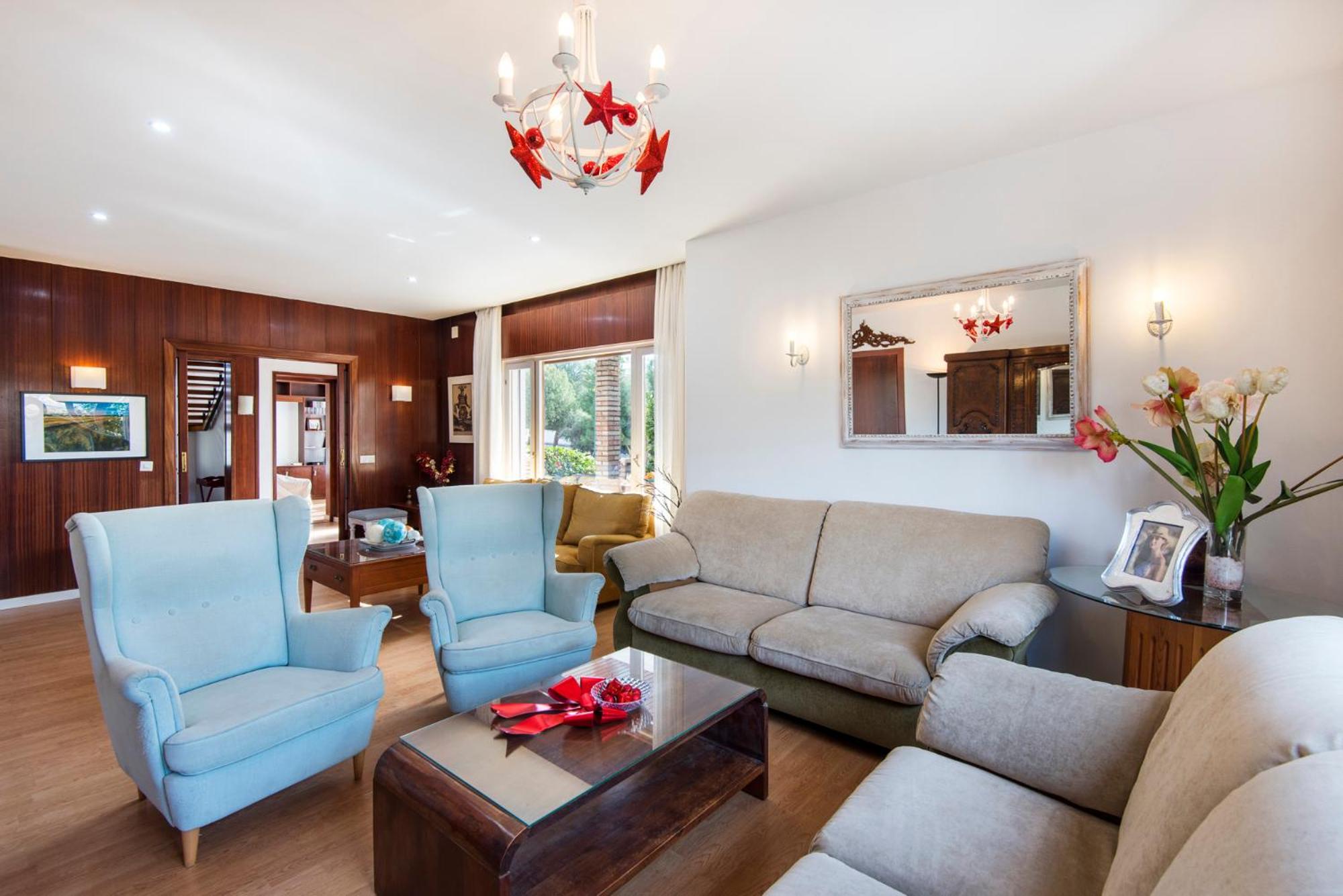 Queen Fabiola Villa, spacius home with private Pool in east Malaga