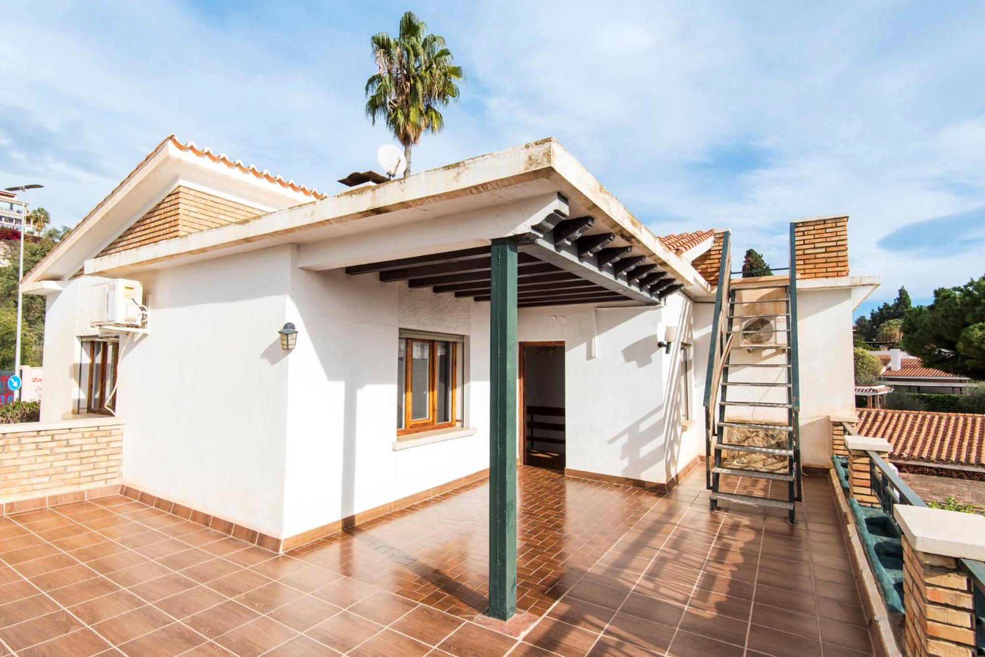 Queen Fabiola Villa, spacius home with private Pool in east Malaga
