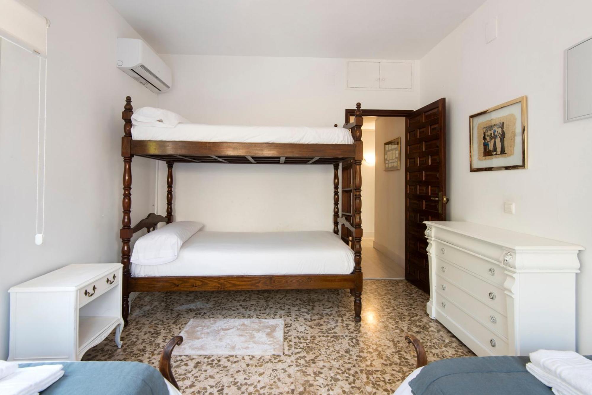 Queen Fabiola Villa, spacius home with private Pool in east Malaga