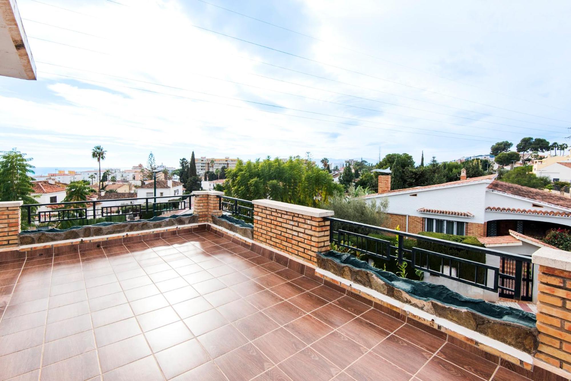 Queen Fabiola Villa, spacius home with private Pool in east Malaga
