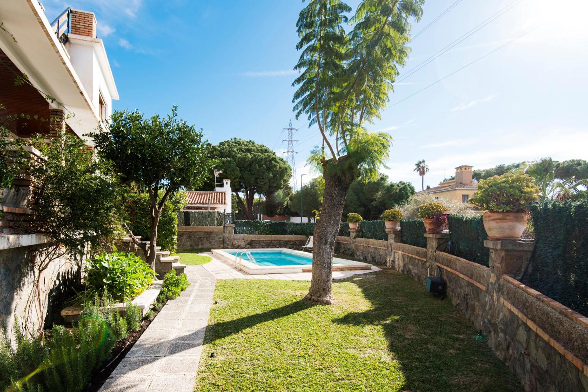 Queen Fabiola Villa, spacius home with private Pool in east Malaga