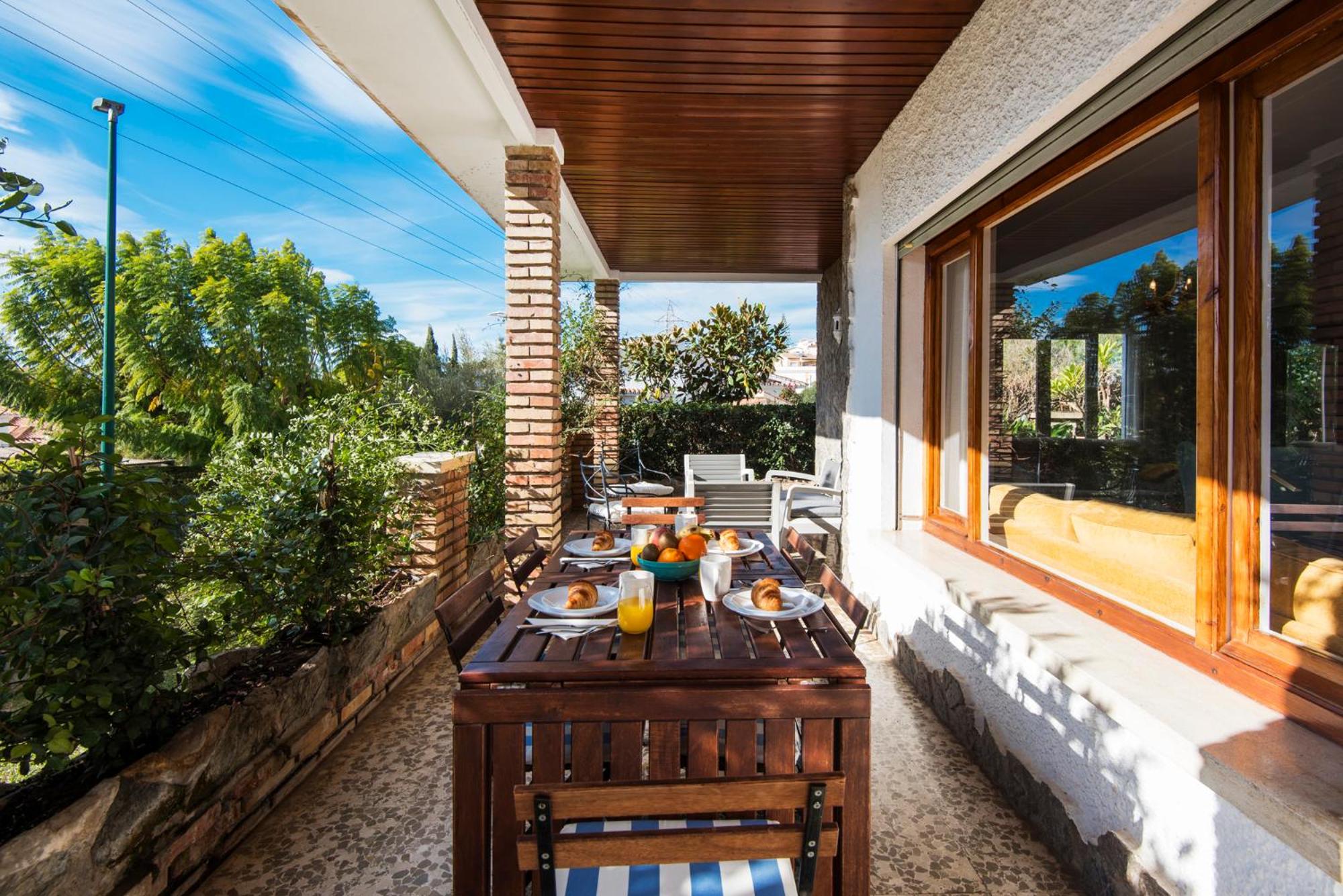Queen Fabiola Villa, spacius home with private Pool in east Malaga