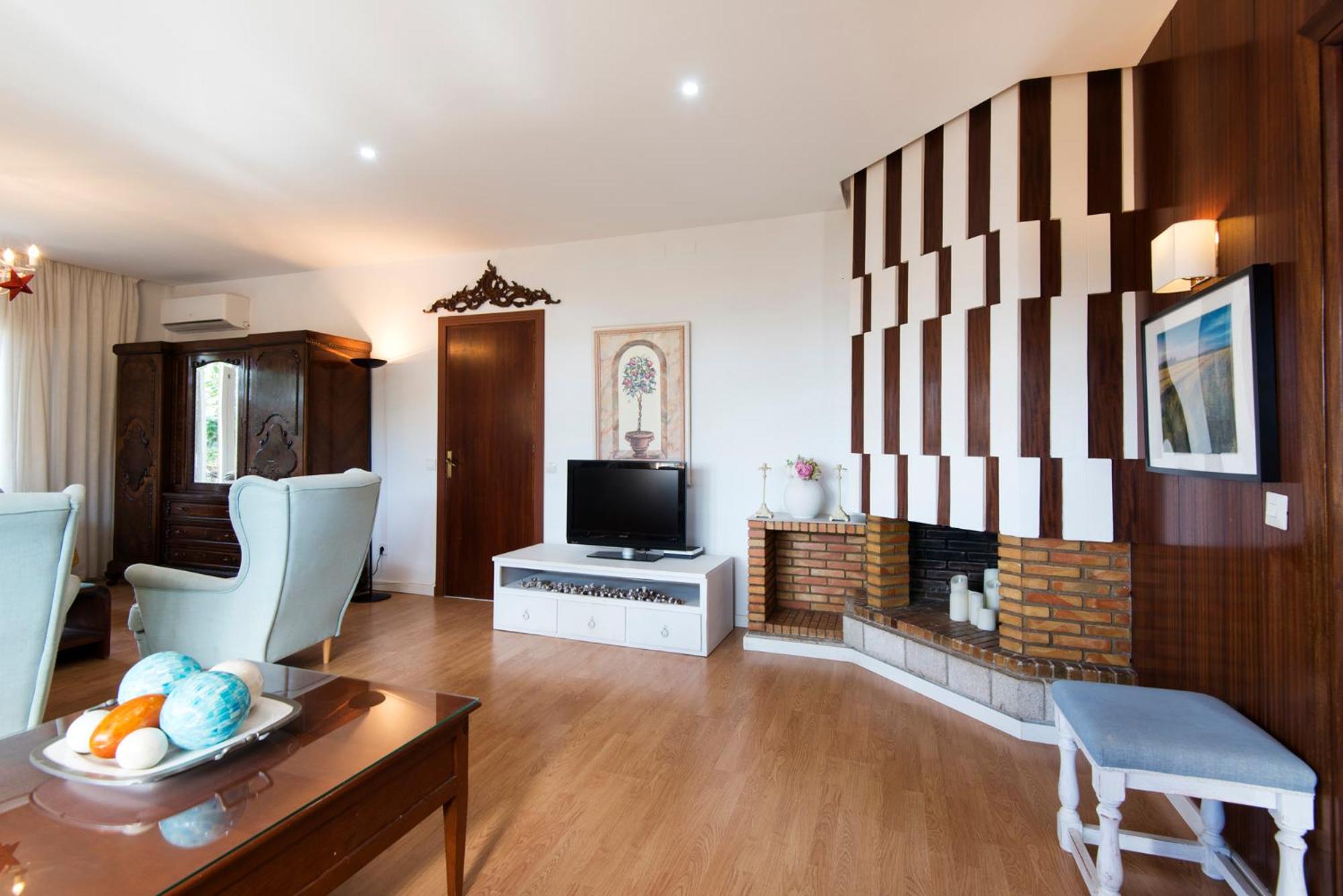 Queen Fabiola Villa, spacius home with private Pool in east Malaga