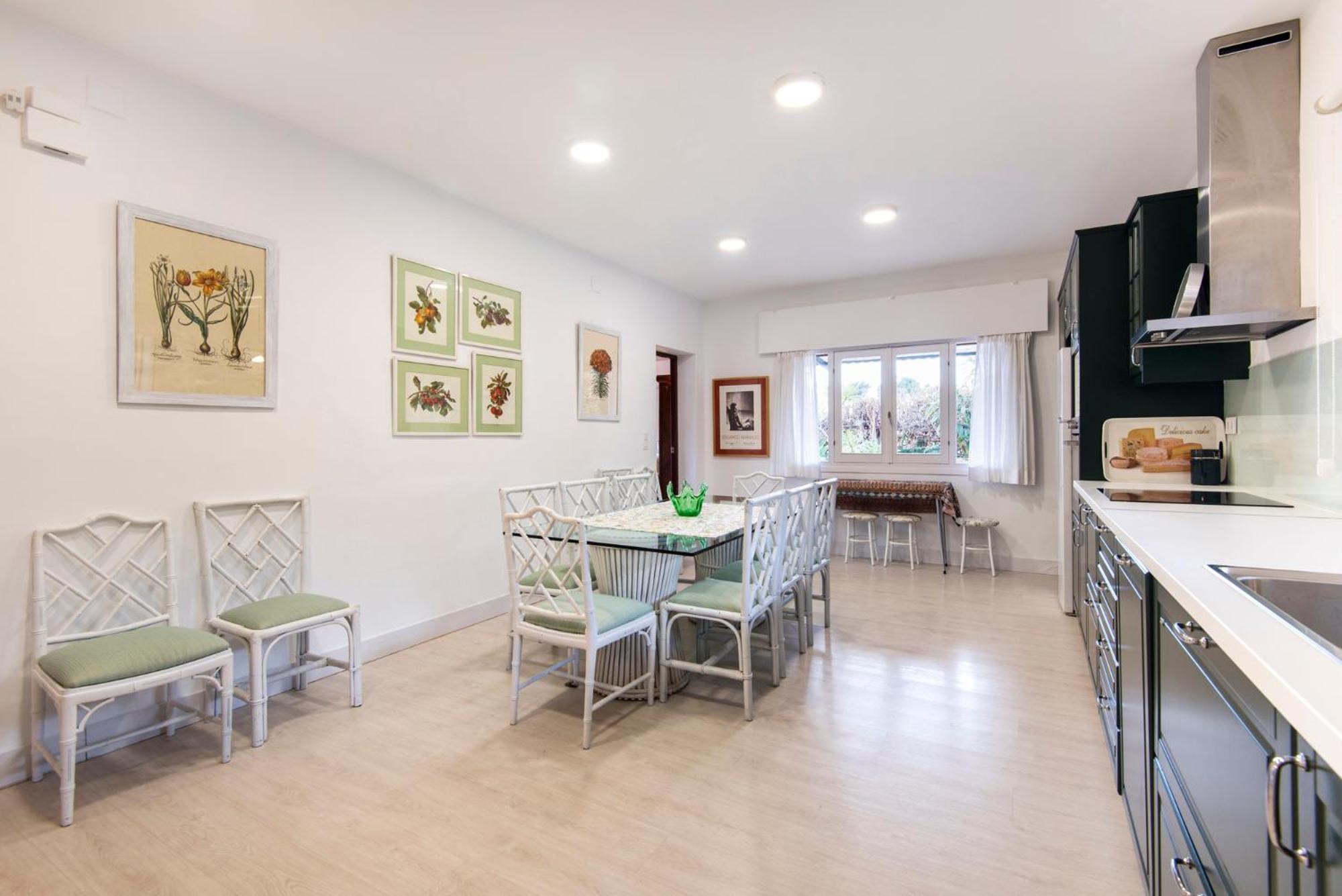 Queen Fabiola Villa, spacius home with private Pool in east Malaga