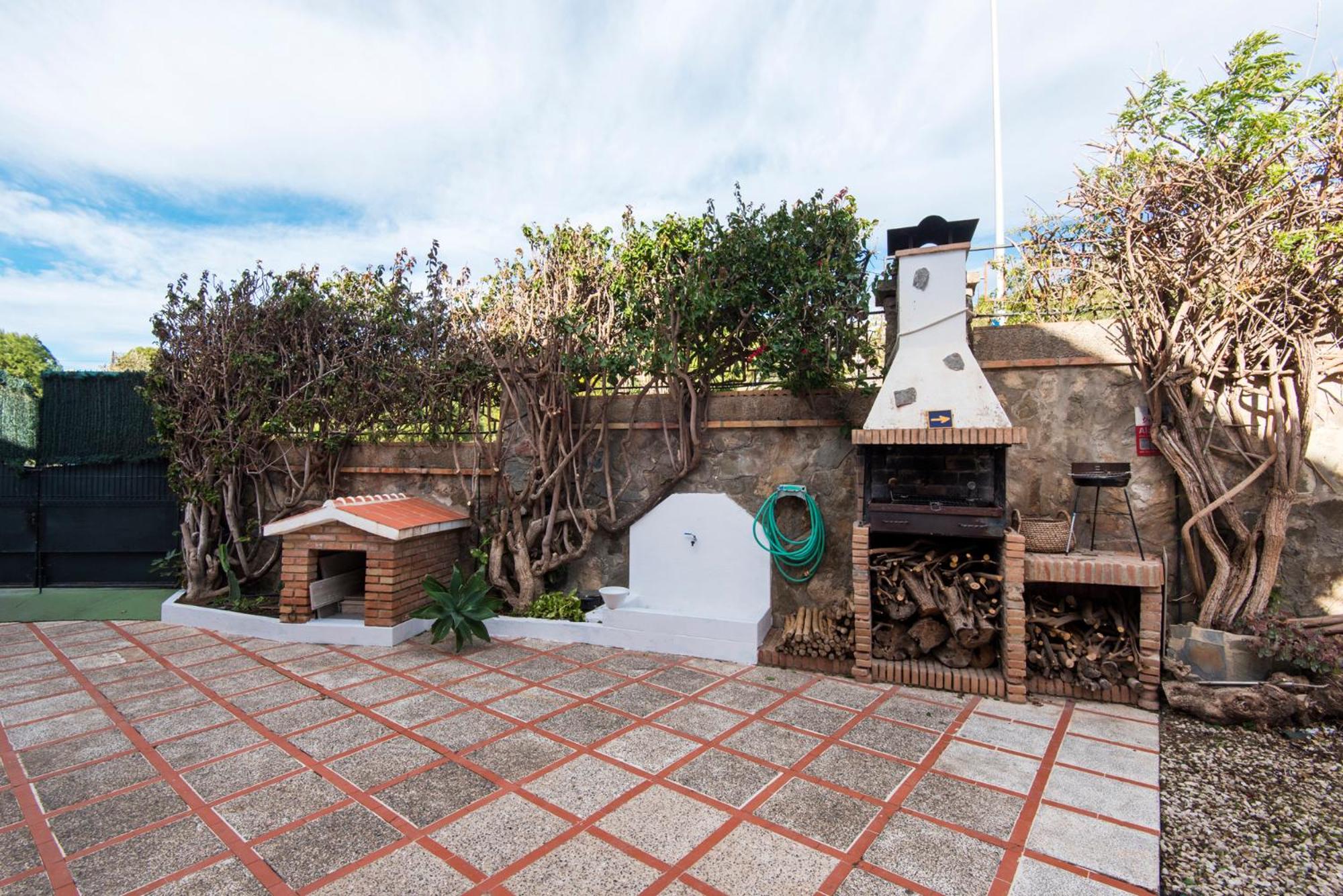 Queen Fabiola Villa, spacius home with private Pool in east Malaga