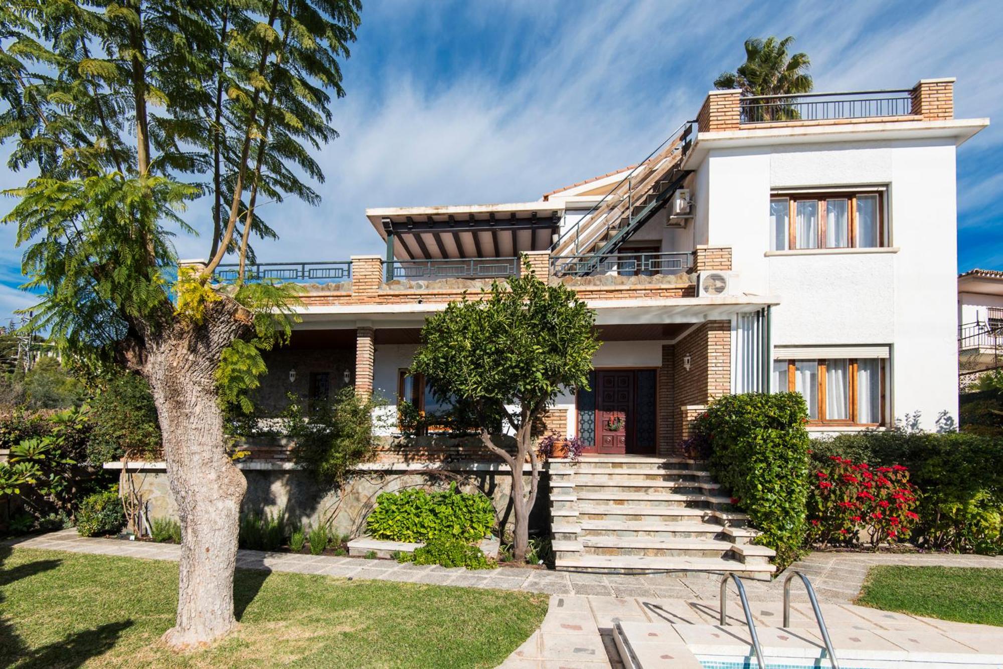 Queen Fabiola Villa, spacius home with private Pool in east Malaga