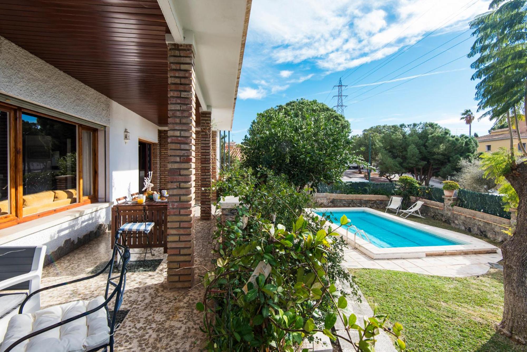 Queen Fabiola Villa, spacius home with private Pool in east Malaga