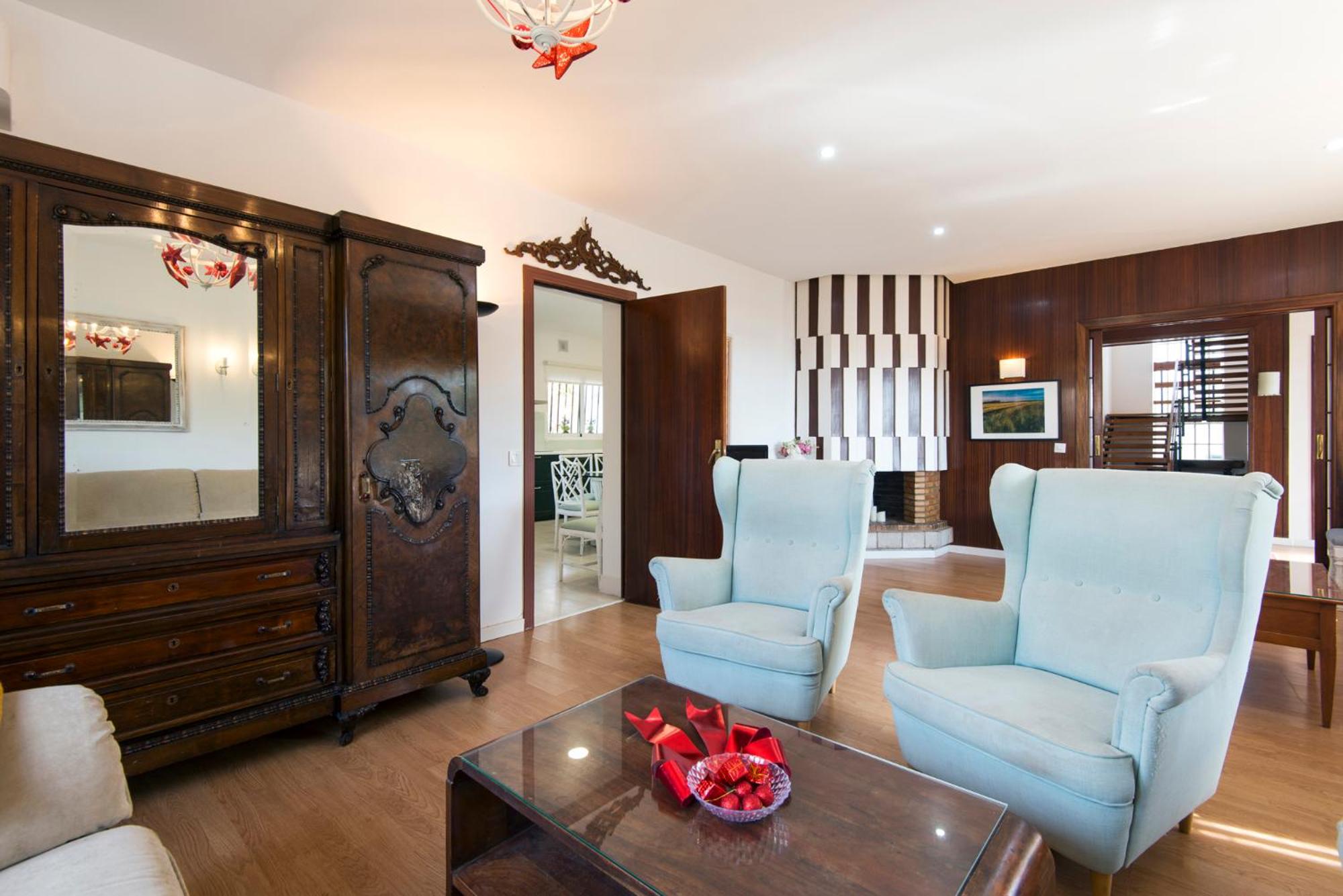 Queen Fabiola Villa, spacius home with private Pool in east Malaga