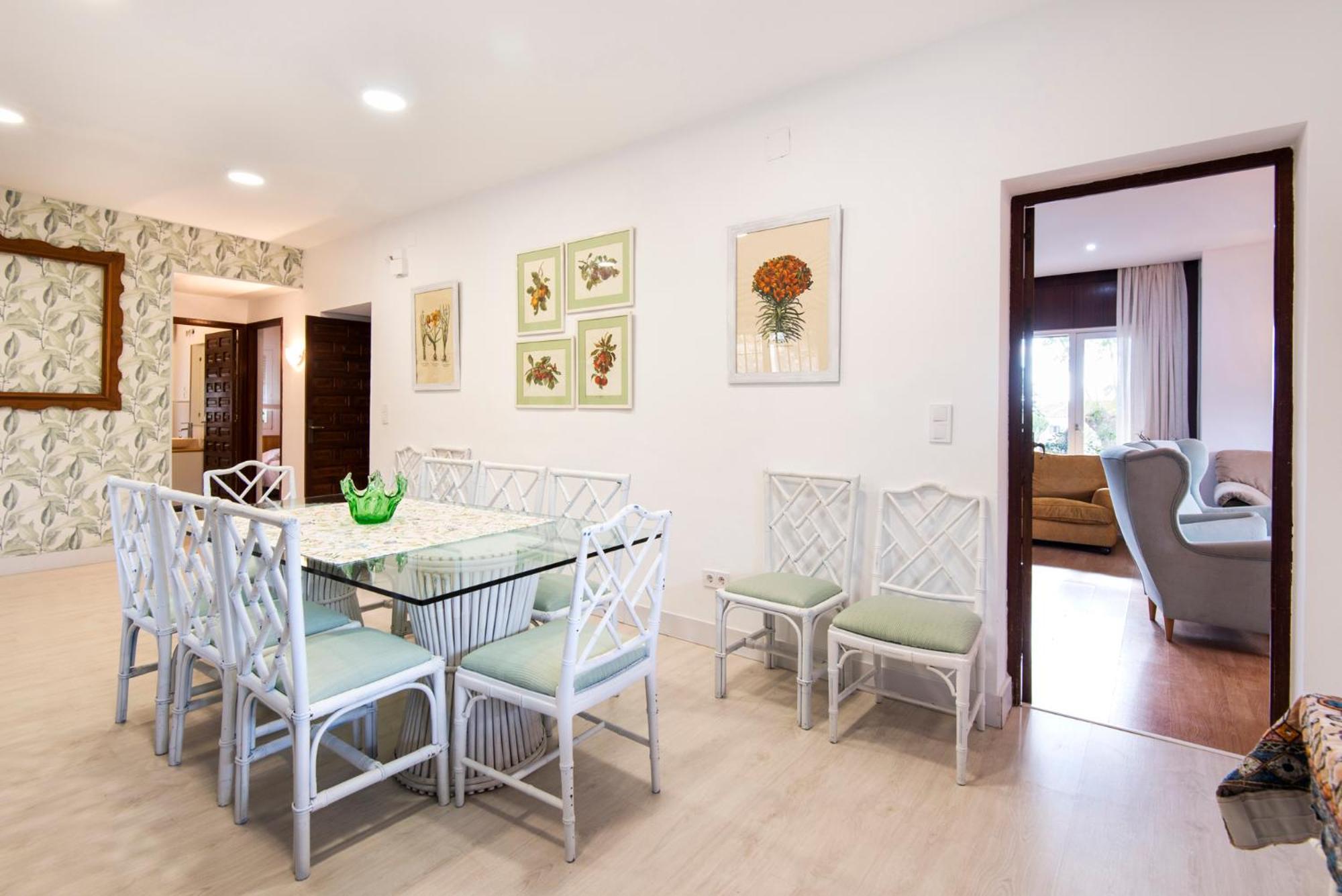 Queen Fabiola Villa, spacius home with private Pool in east Malaga