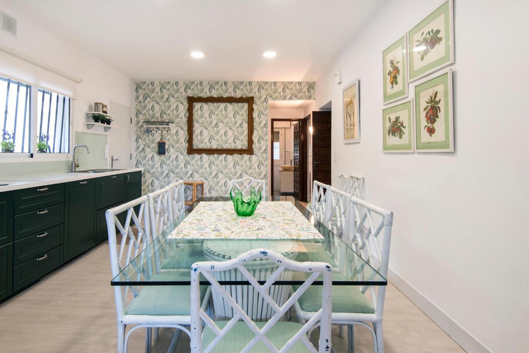 Queen Fabiola Villa, spacius home with private Pool in east Malaga
