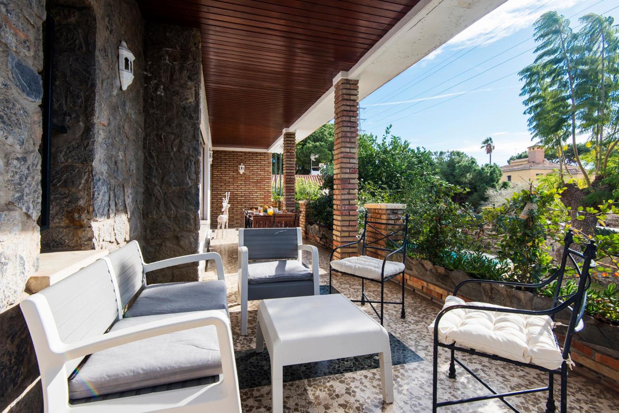 Queen Fabiola Villa, spacius home with private Pool in east Malaga