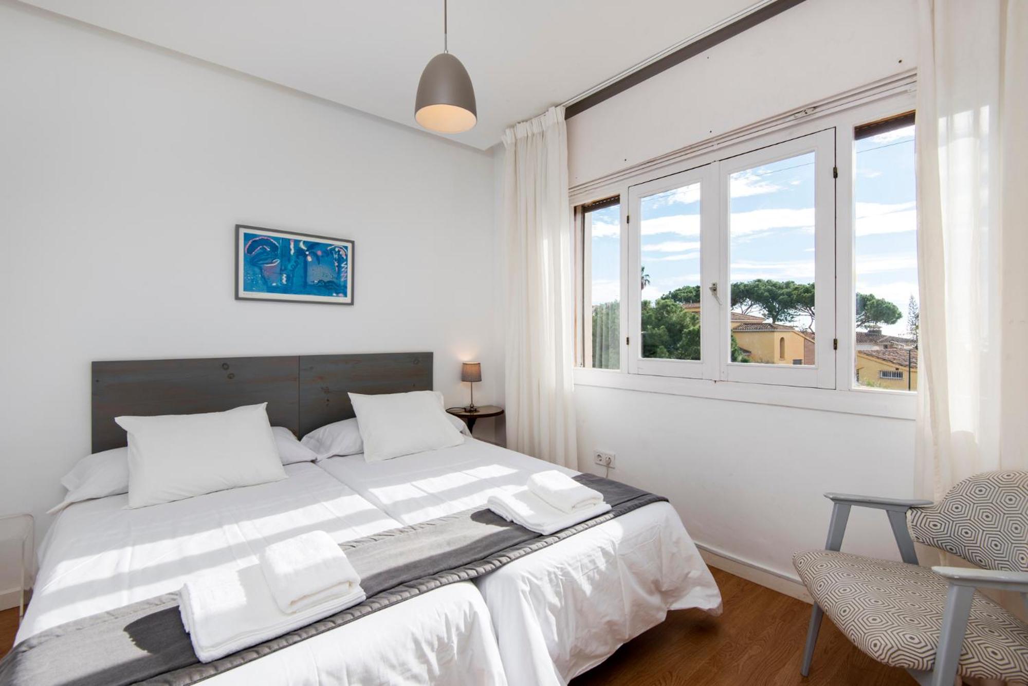 Queen Fabiola Villa, spacius home with private Pool in east Malaga