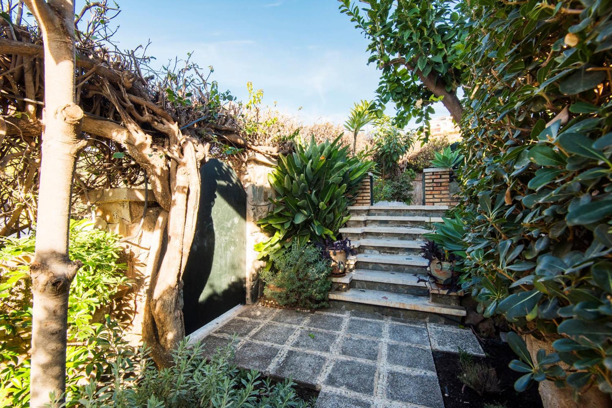 Queen Fabiola Villa, spacius home with private Pool in east Malaga