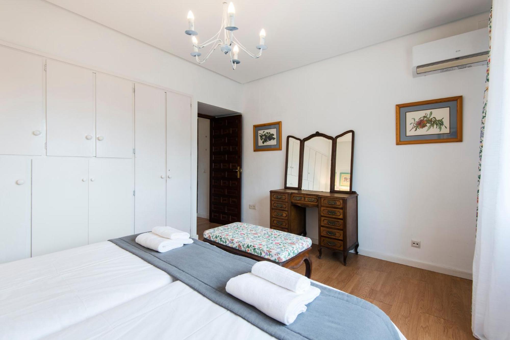Queen Fabiola Villa, spacius home with private Pool in east Malaga