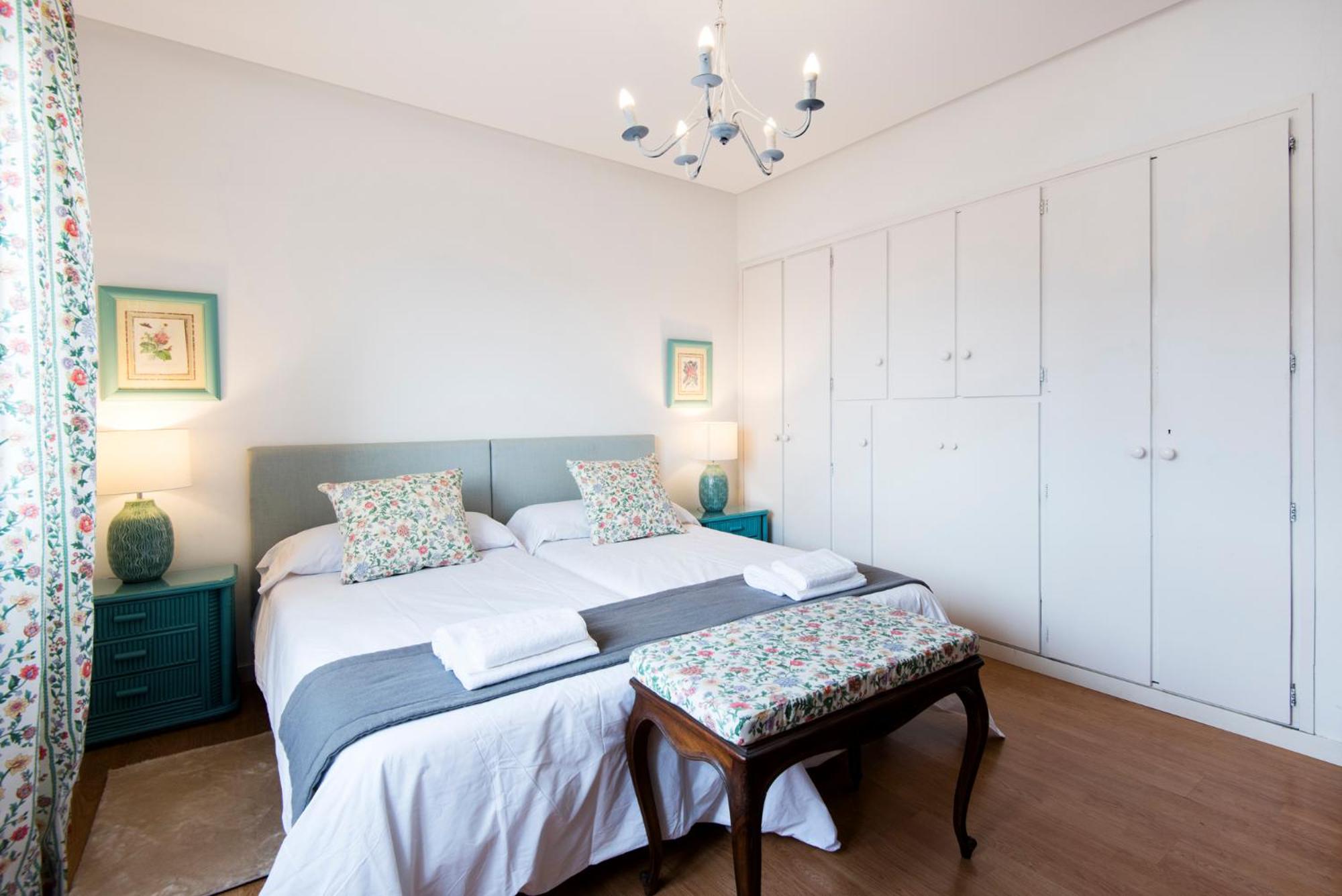 Queen Fabiola Villa, spacius home with private Pool in east Malaga
