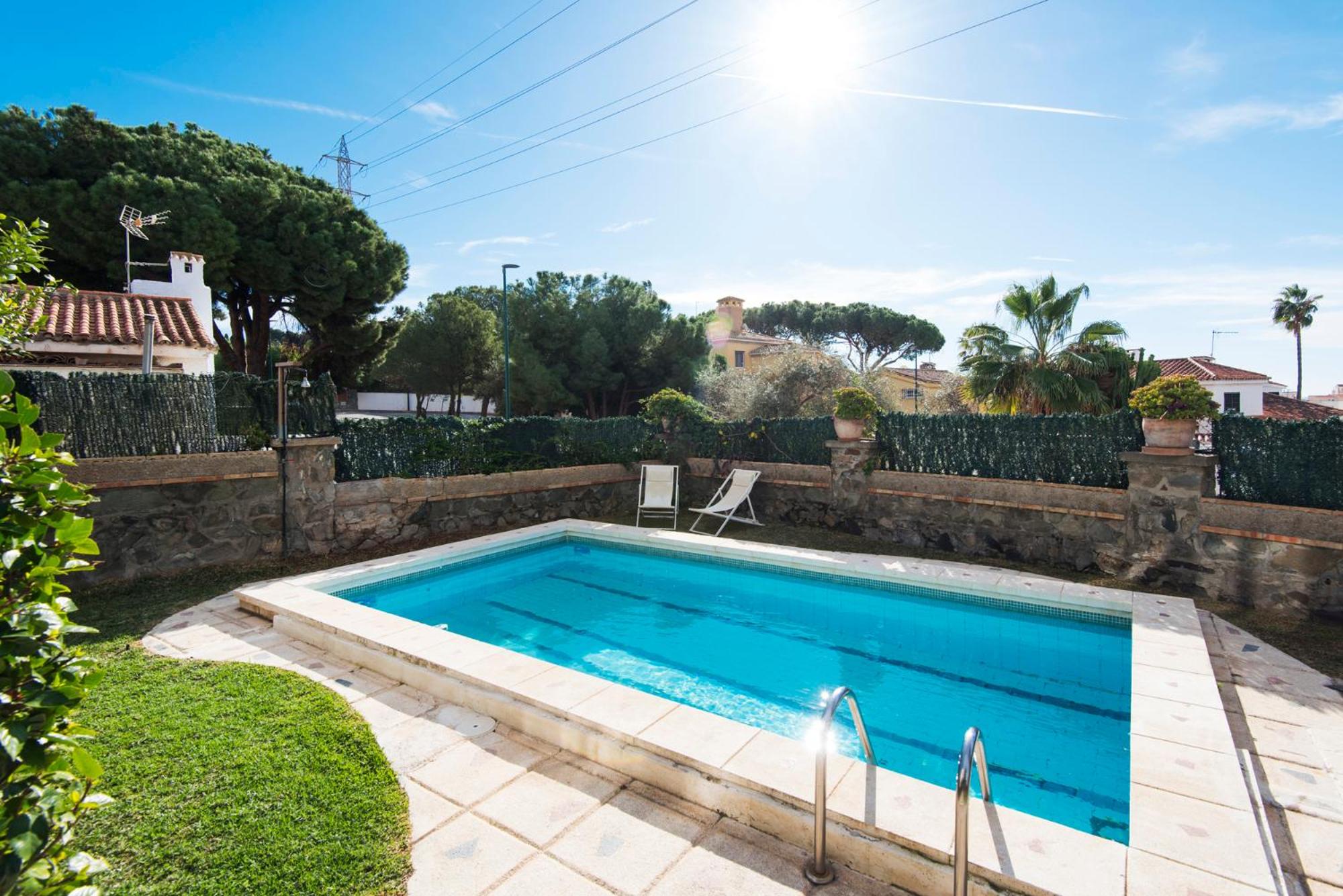 Queen Fabiola Villa, spacius home with private Pool in east Malaga