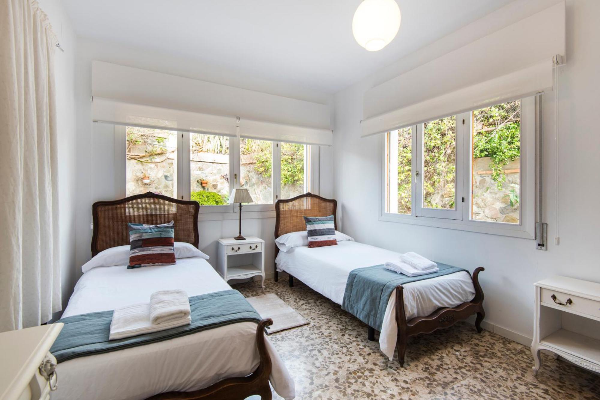 Queen Fabiola Villa, spacius home with private Pool in east Malaga