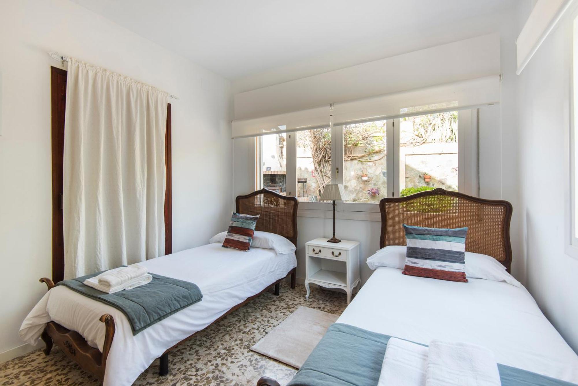 Queen Fabiola Villa, spacius home with private Pool in east Malaga
