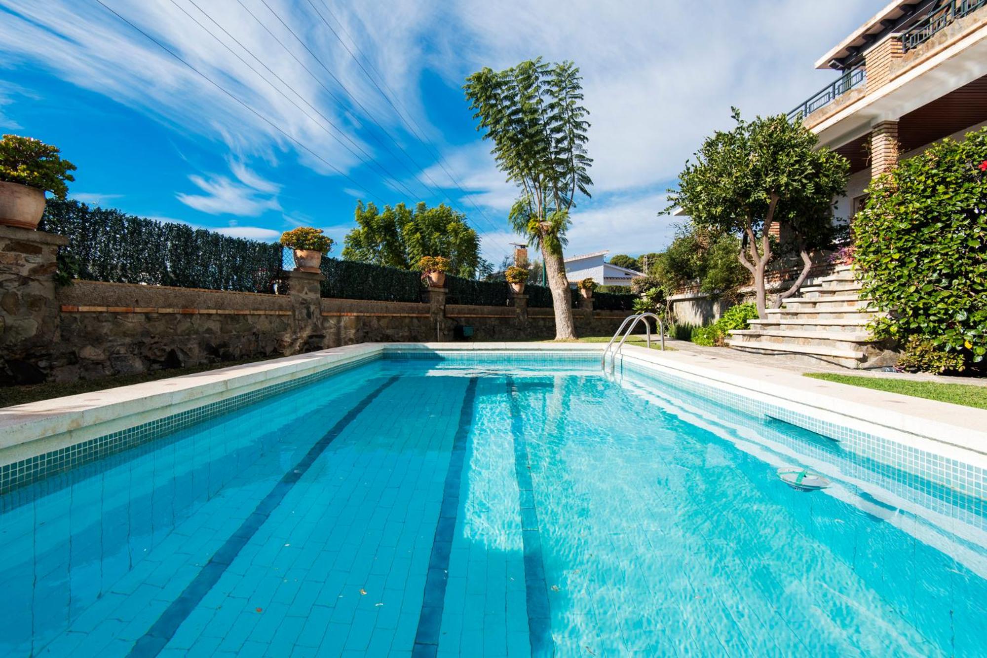 Queen Fabiola Villa, spacius home with private Pool in east Malaga