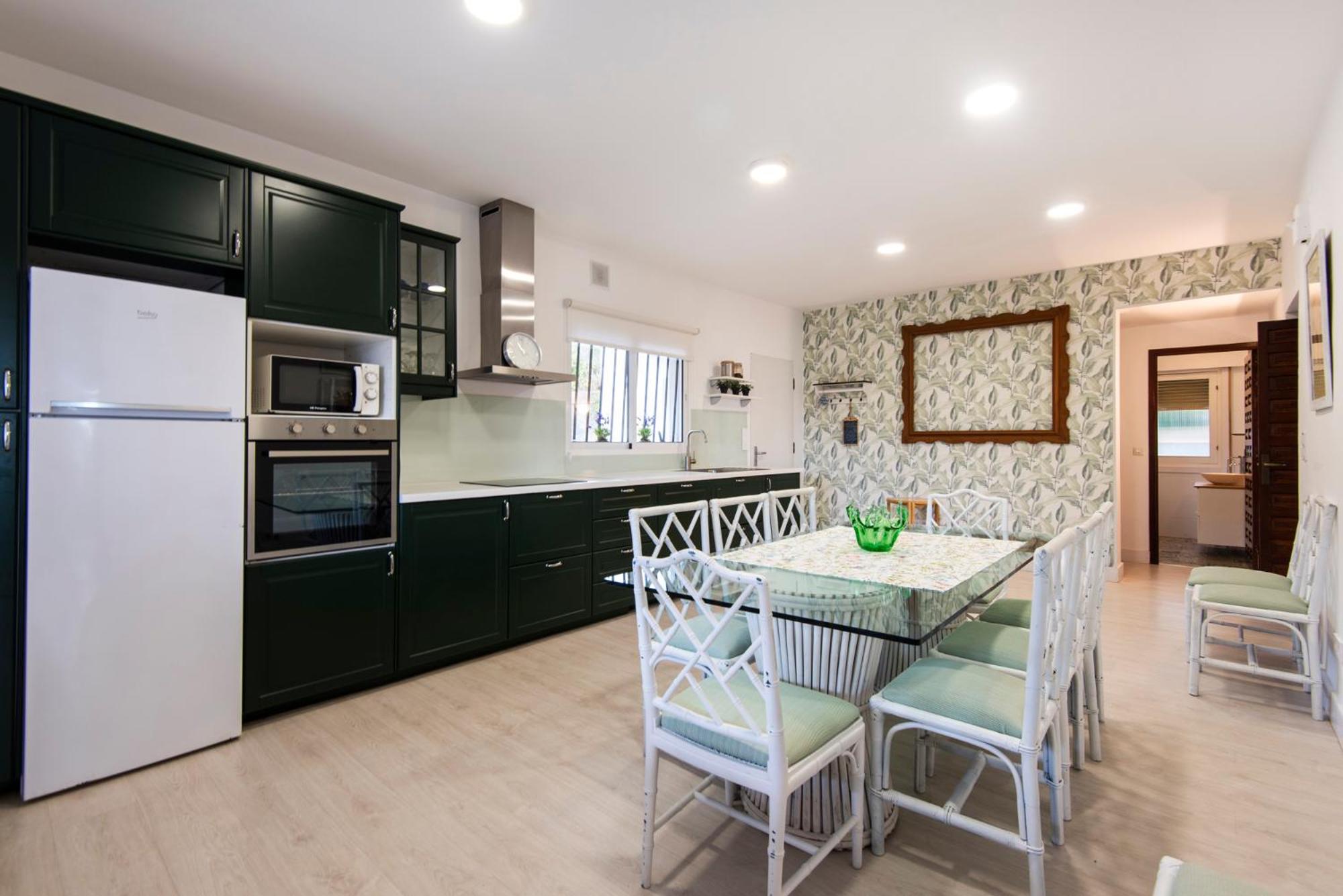 Queen Fabiola Villa, spacius home with private Pool in east Malaga