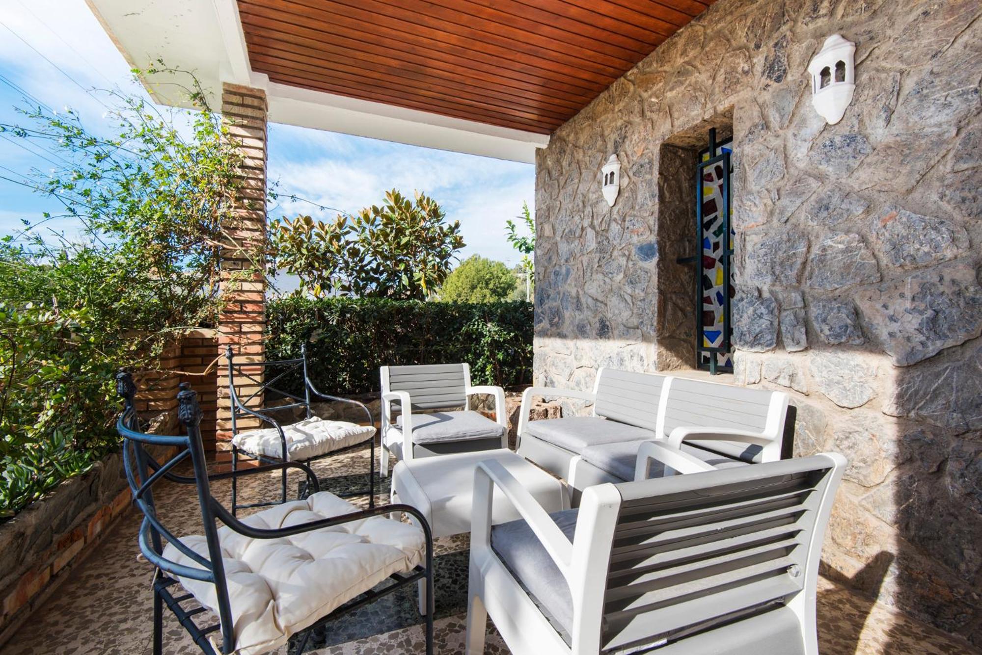 Queen Fabiola Villa, spacius home with private Pool in east Malaga