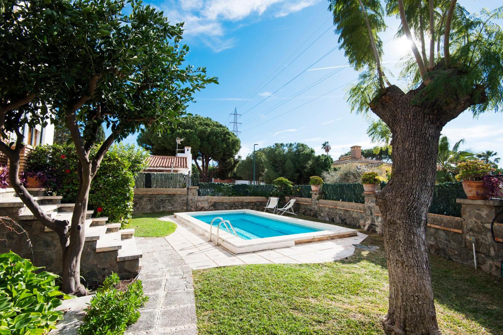 Queen Fabiola Villa, spacius home with private Pool in east Malaga