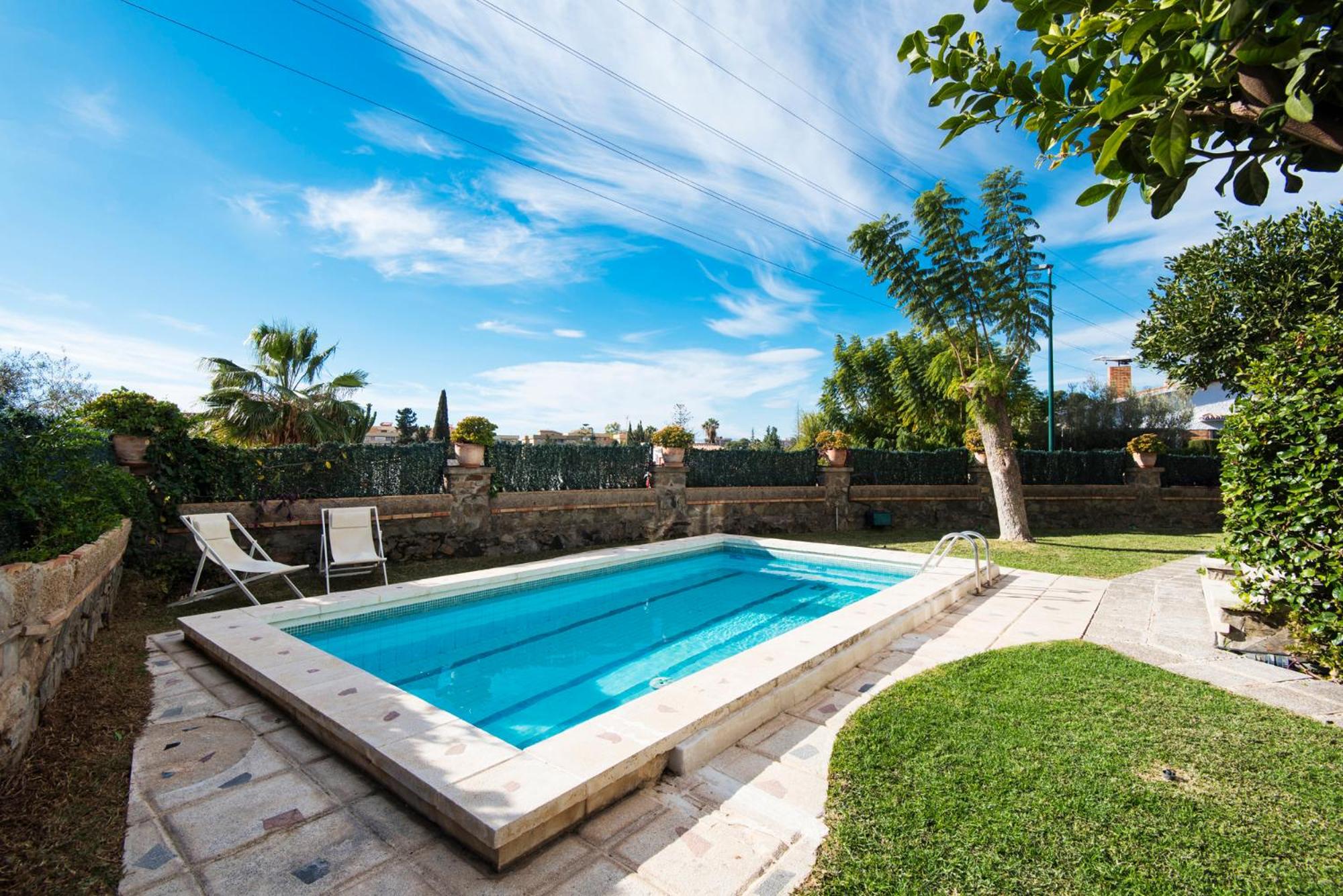 Queen Fabiola Villa, spacius home with private Pool in east Malaga