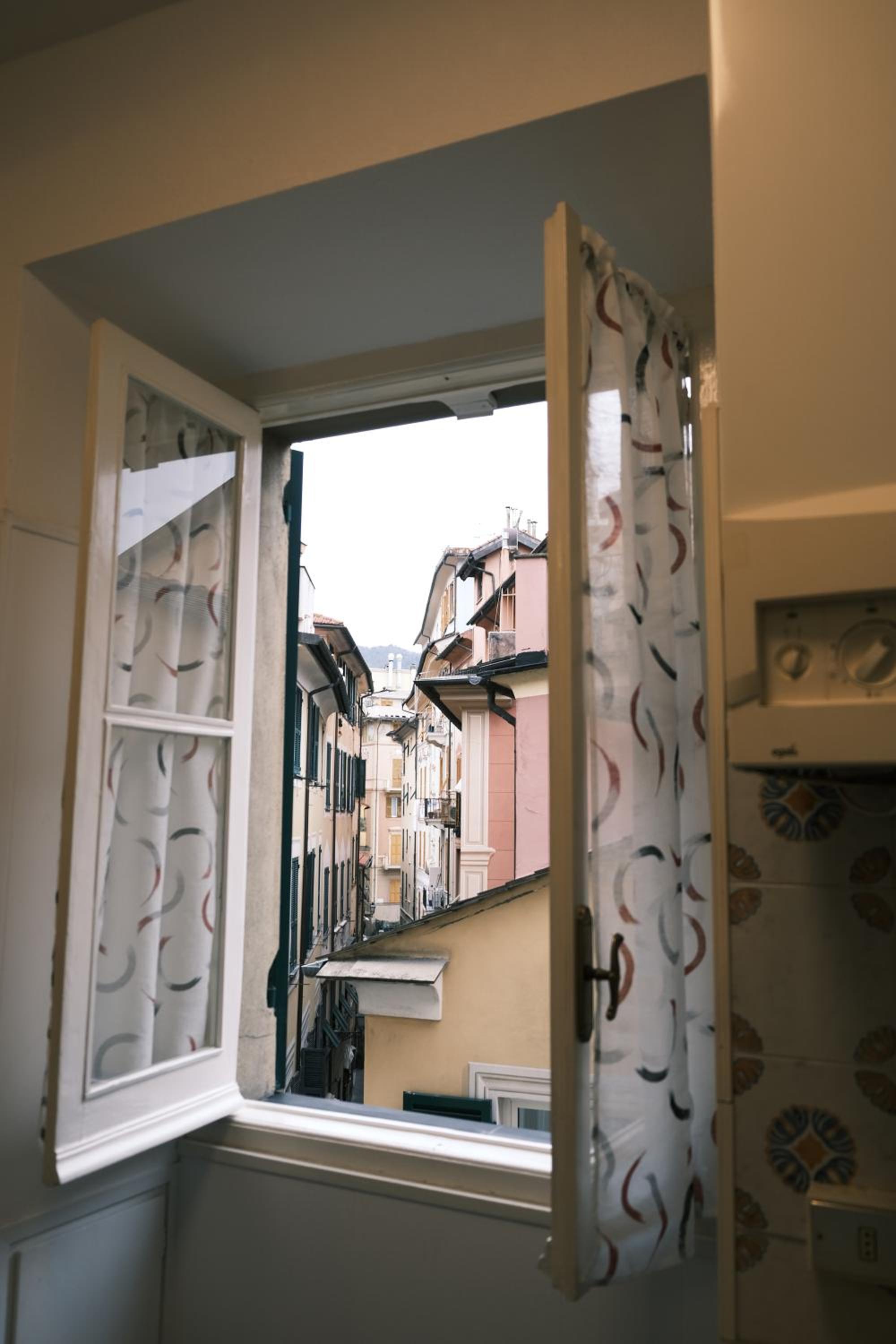Finestra Sulla Piazza by PortofinoVacanze