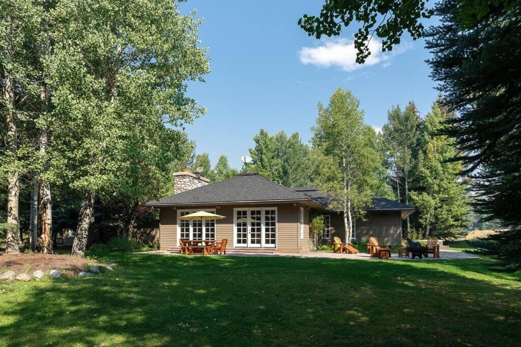 Gimlet Family Home Close to Lift with Hot Tub!