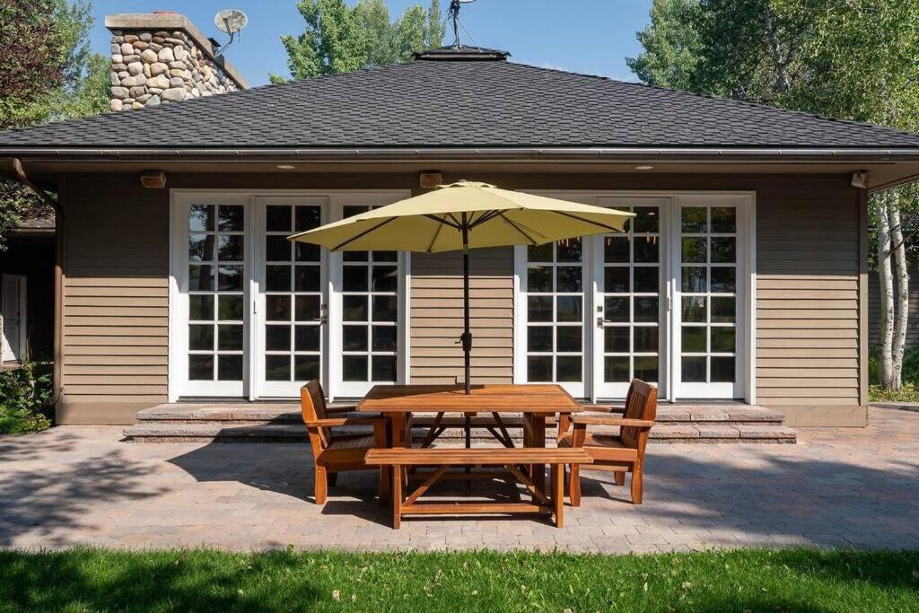 Gimlet Family Home Close to Lift with Hot Tub!
