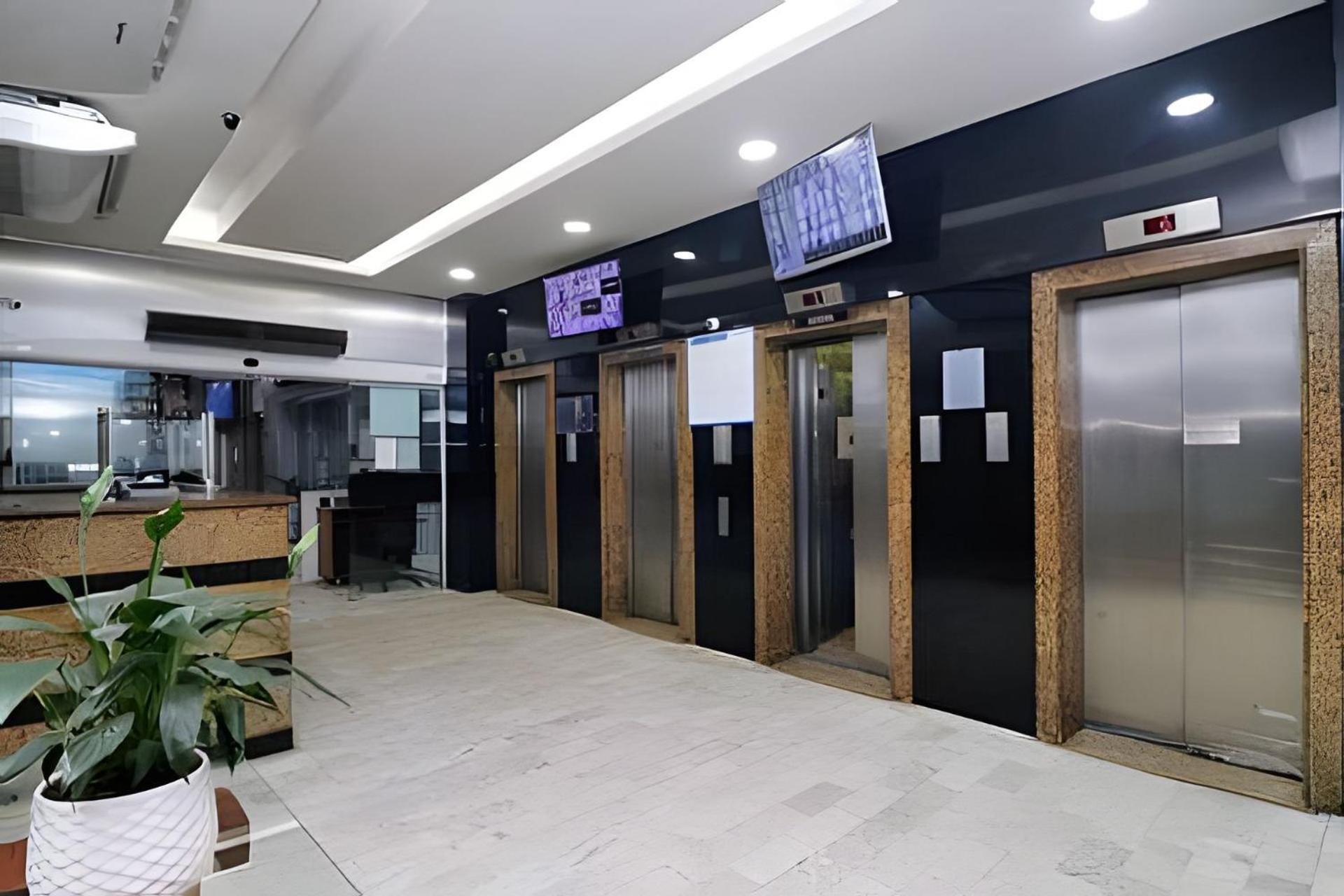 Studio na quadra da praia, estação de metro 5min andando, mercados e comércios próximos