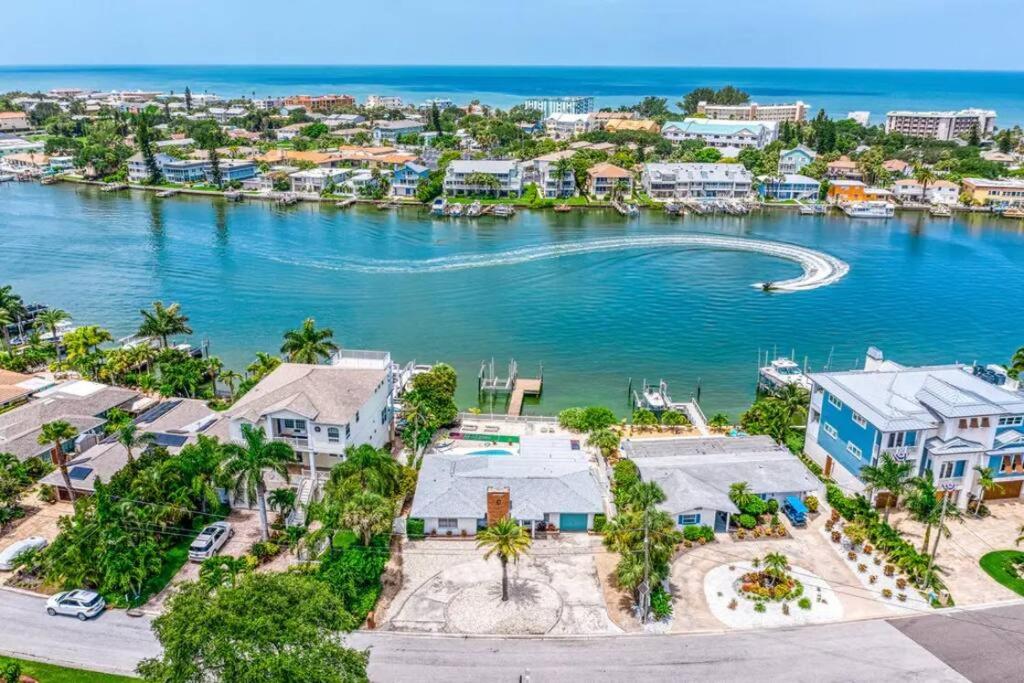 Private 3 bedroom waterfront Villa with pool view 5