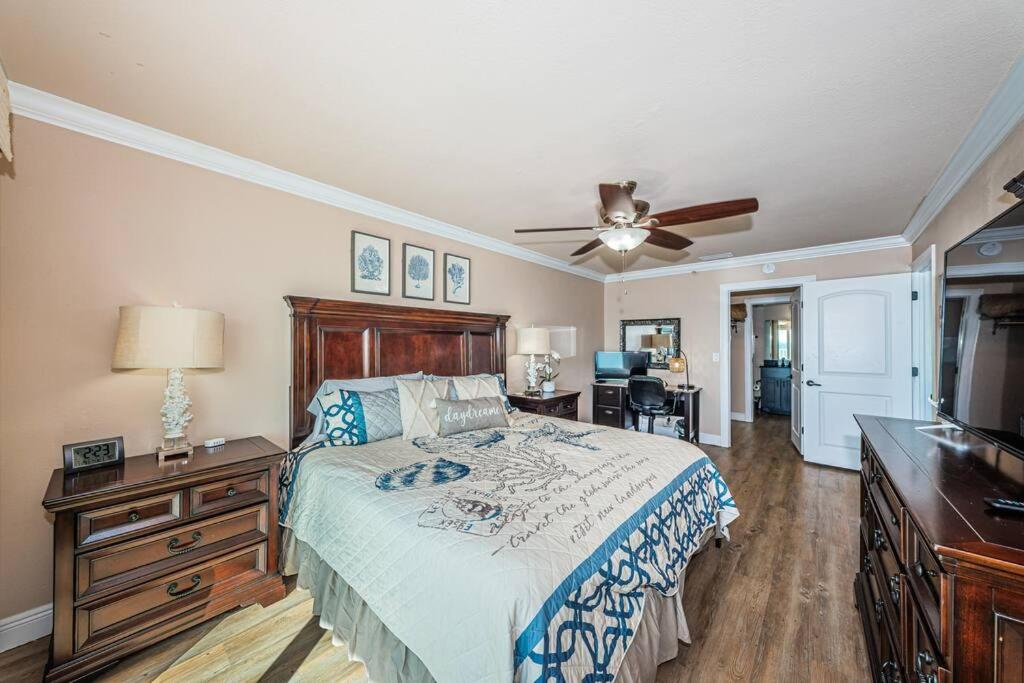 Resort living Beachfront Suite
