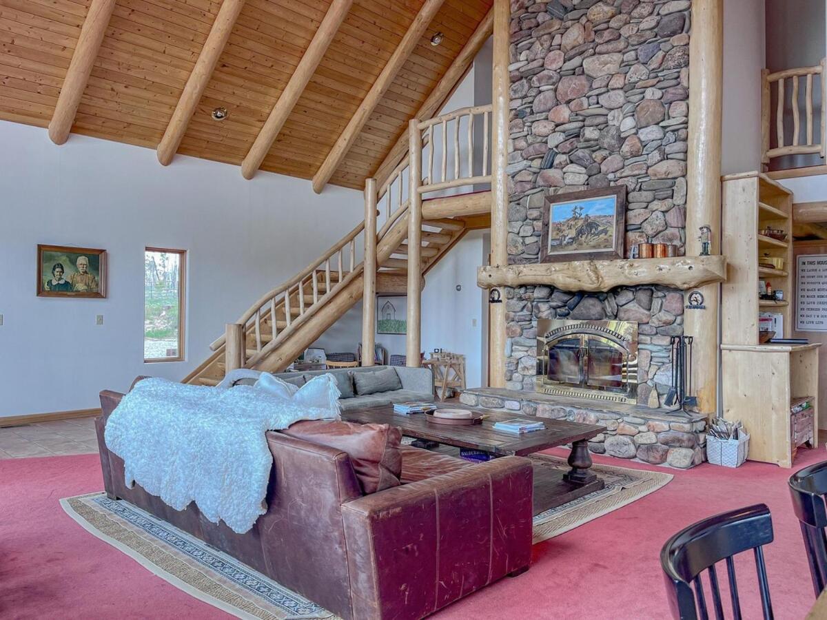 Stanley Spacious Home with Panoramic Views view 5