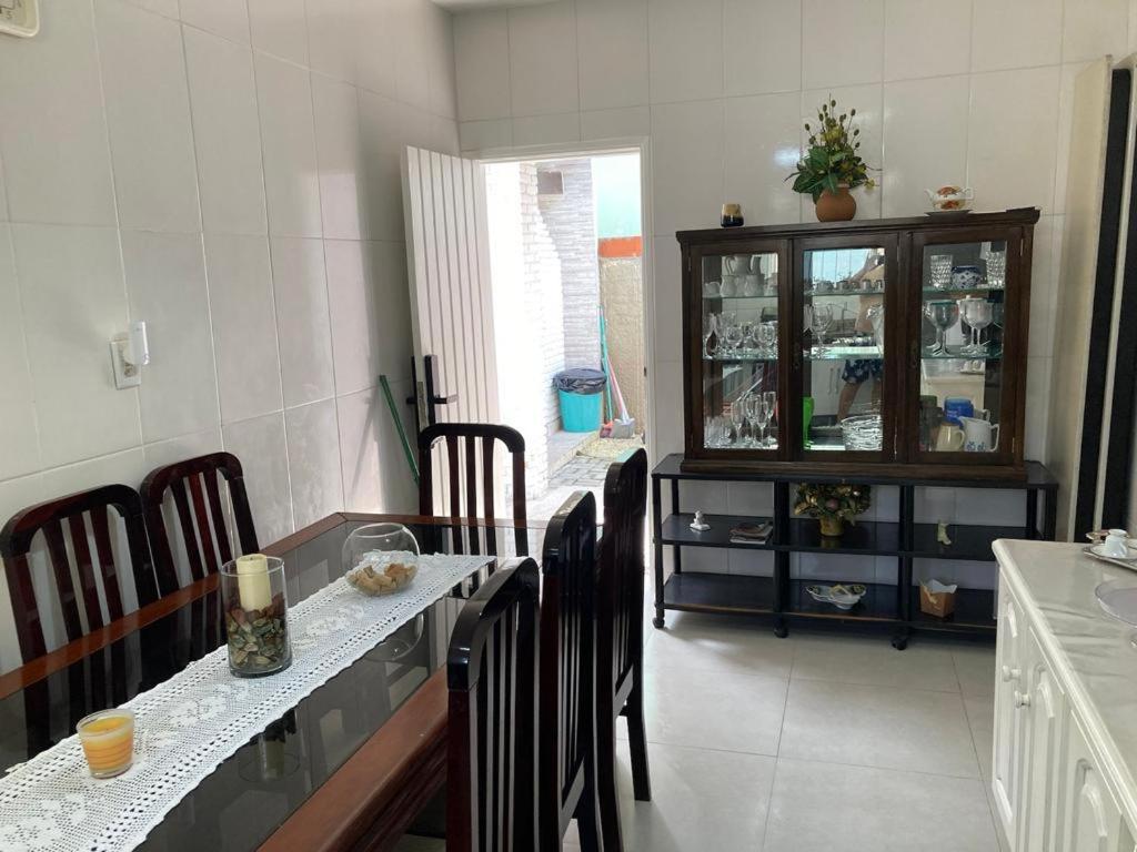 Casa com Piscina Exclusiva - Condomínio em frente ao Mar - Portaria 24h