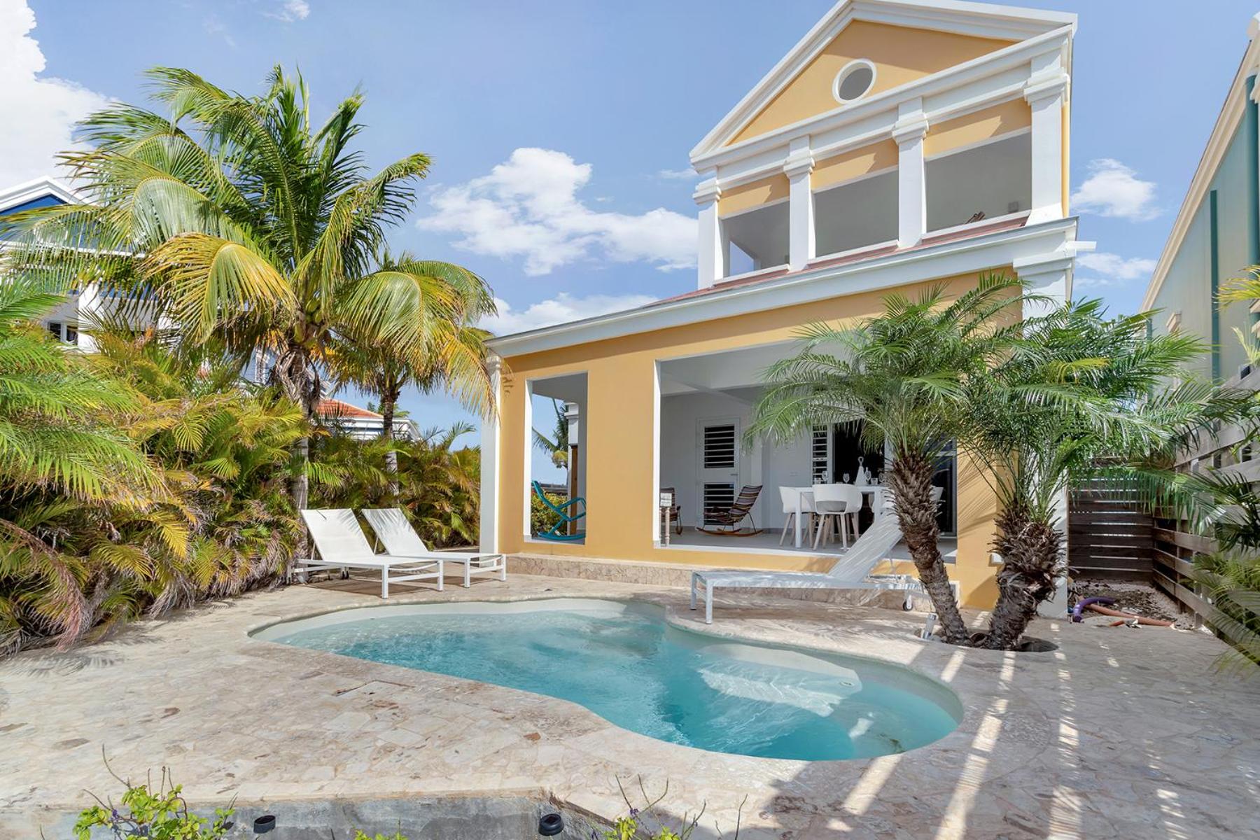 Casa Leeward with Pool on the Laguna Marina