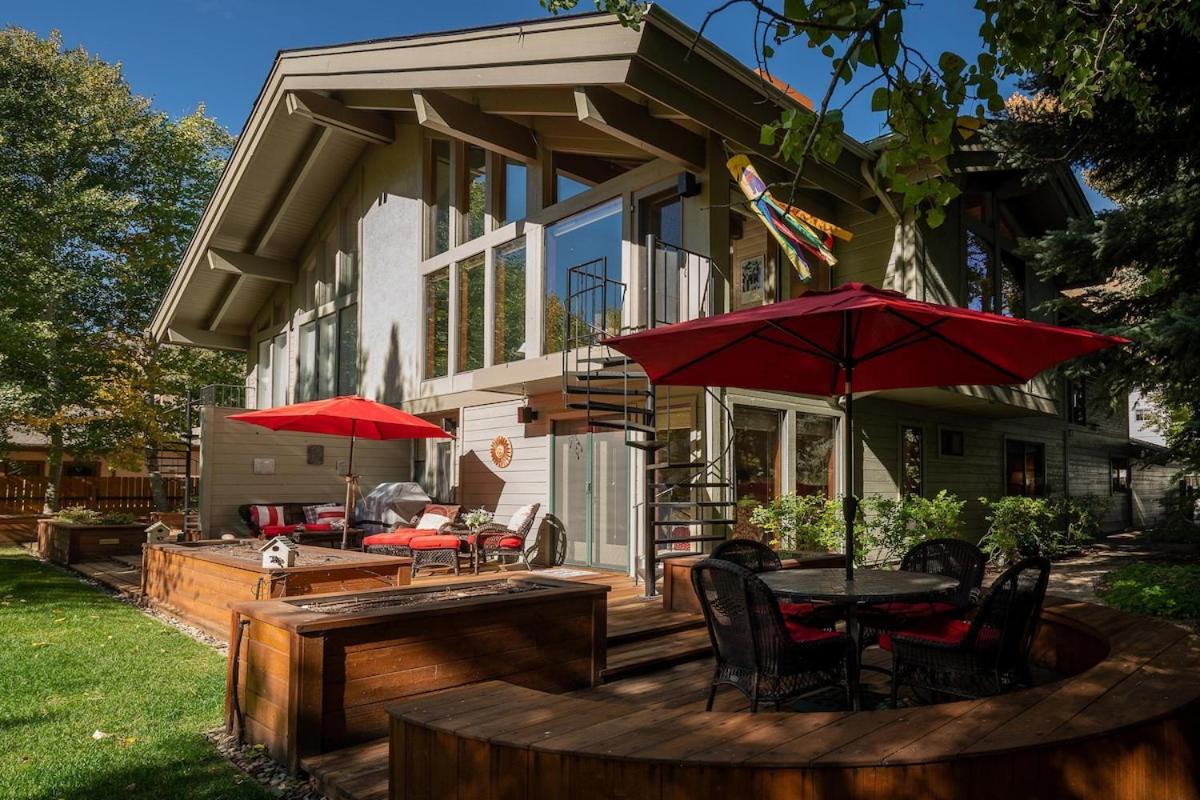 Creek Front Duplex Close to Lifts with Hot Tub view 2