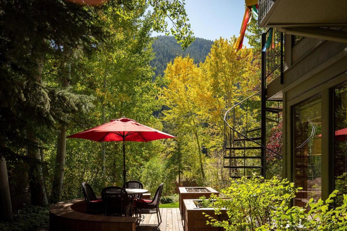 Creek Front Duplex Close to Lifts with Hot Tub view 3