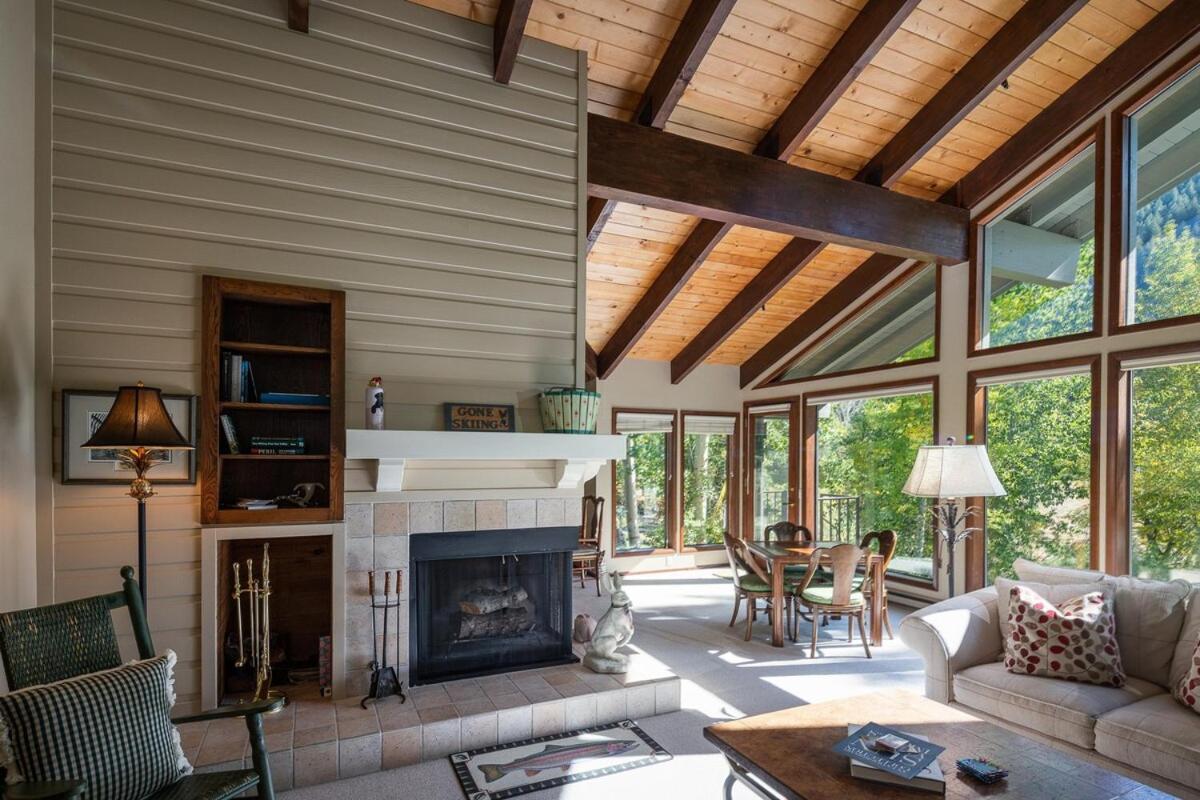 Creek Front Duplex Close to Lifts with Hot Tub view 4
