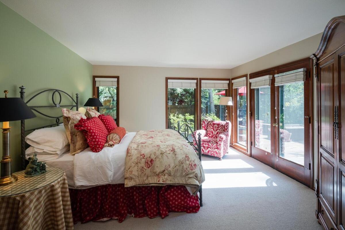Creek Front Duplex Close to Lifts with Hot Tub view 5