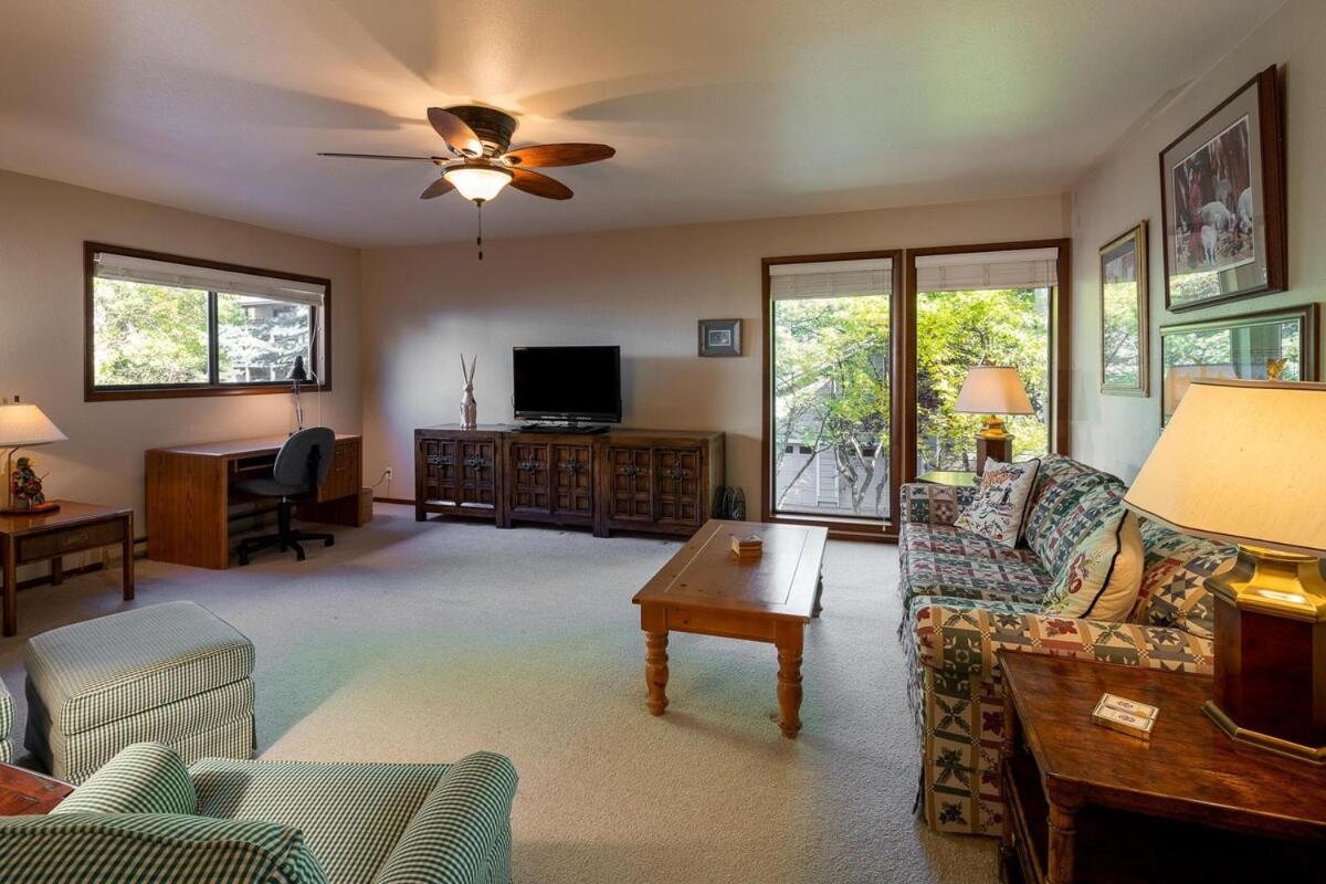 Ketchum Vacations - Creek Front Duplex Close to Lifts with Hot Tub - Property Image 4