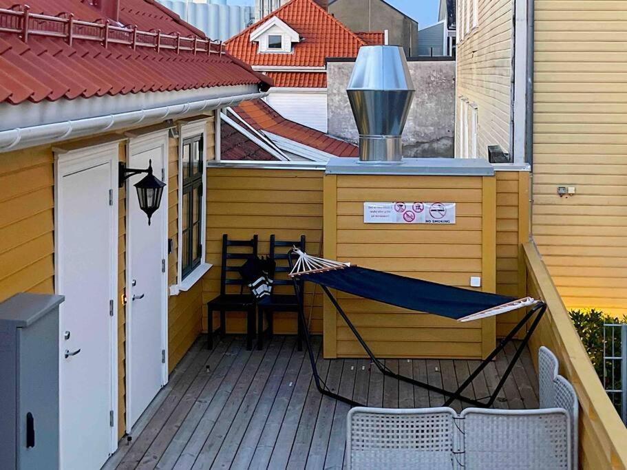 The Yellow House Nr 11 by Berti’s view 3